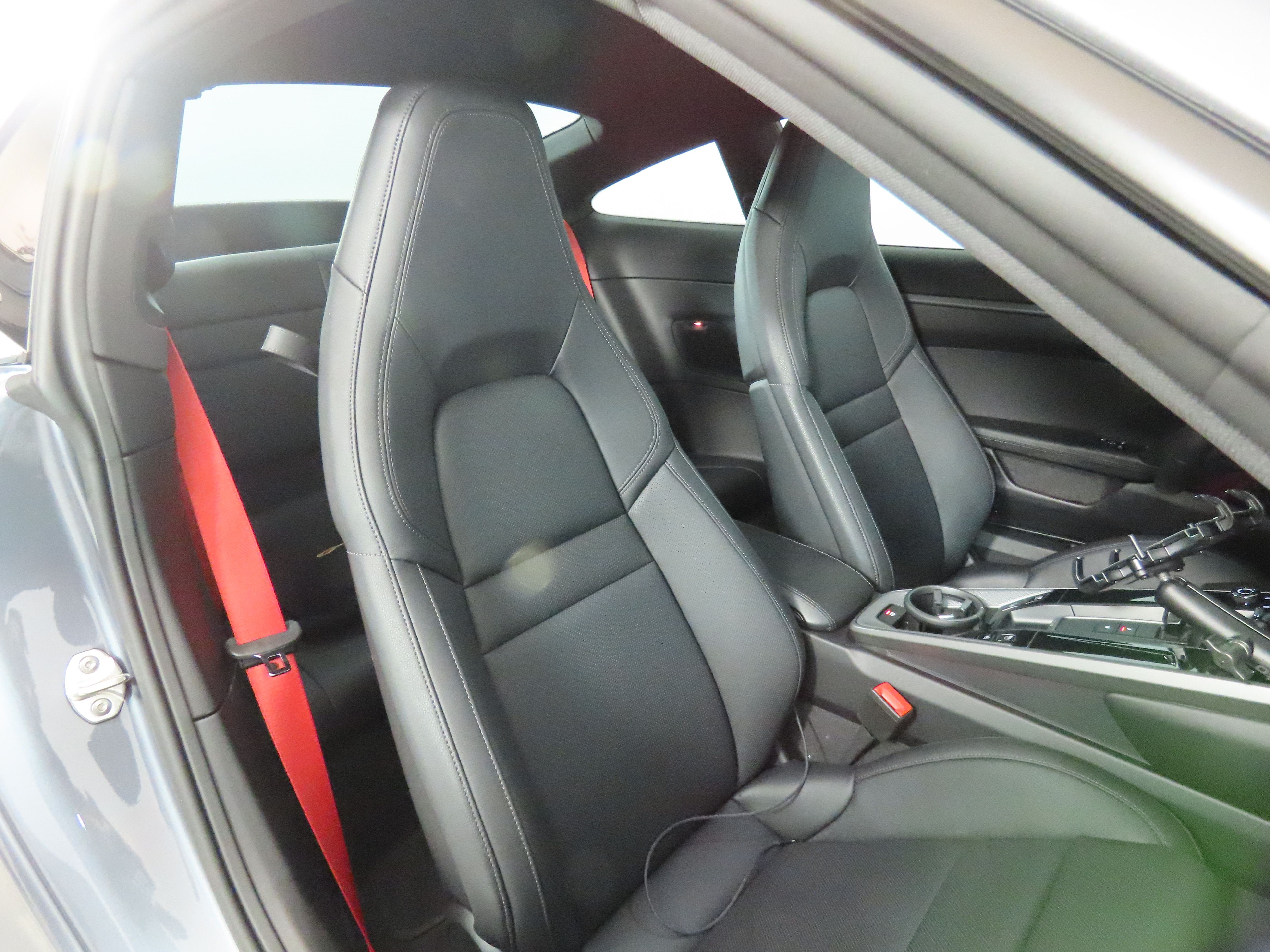 Used 2025 Porsche 911 Carrera RWD image 16