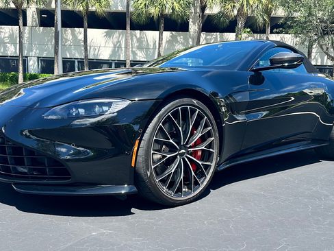 Used 2022 Aston Martin V8 Vantage Roadster image 1