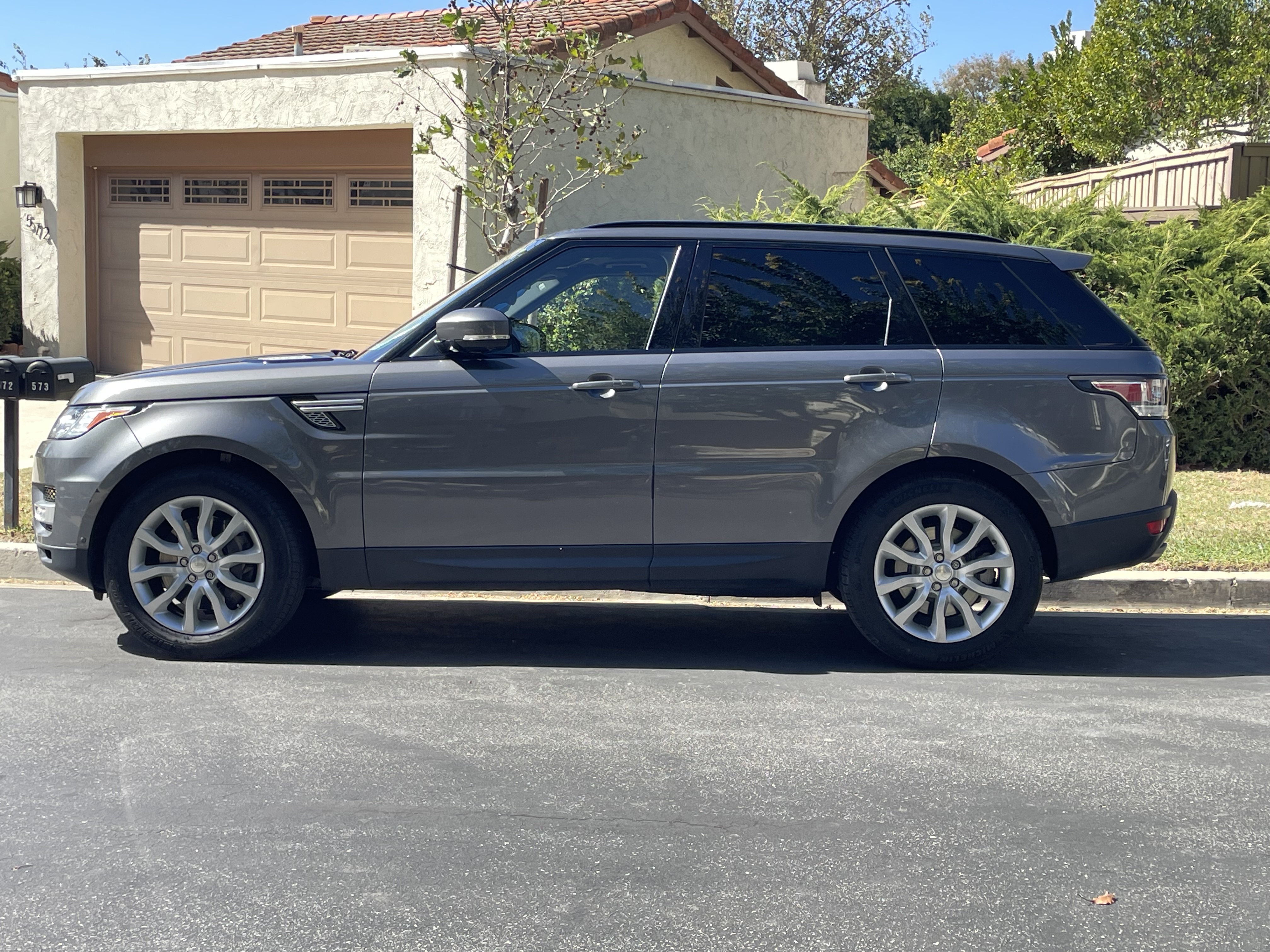 Used 2014 Land Rover Range Rover Sport Supercharged AWD/4WD image 2