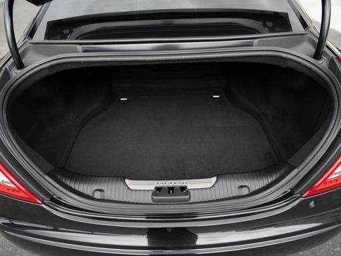 Used 2015 Jaguar XJ image 29