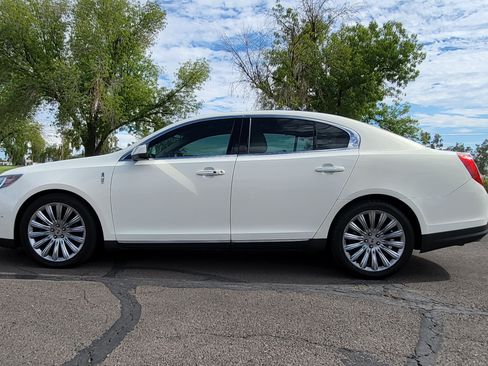 Used 2013 Lincoln MKS AWD image 22