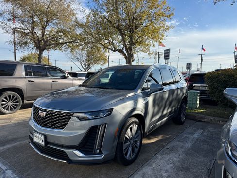 Used 2024 Cadillac XT6 Premium Luxury w/ Technology Package FWD image 1