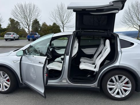 Used 2016 Tesla Model X Performance image 11