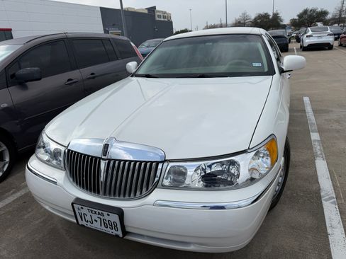 Used 2002 Lincoln Town Car Cartier image 10