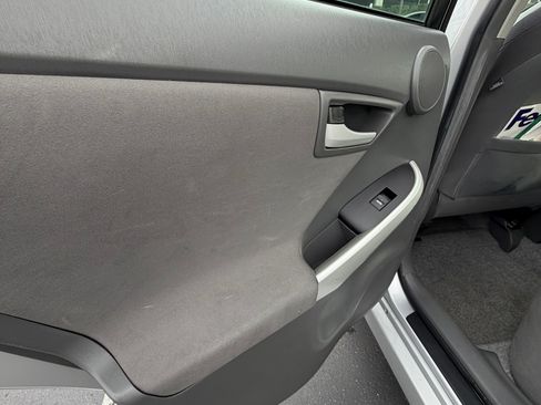 Used 2010 Toyota Prius Three image 32