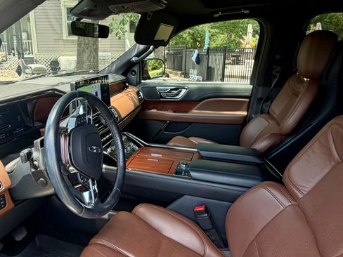 Used 2022 Lincoln Navigator L Reserve RWD image 6