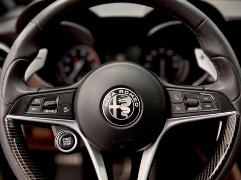 Used 2018 Alfa Romeo Stelvio Ti Sport AWD/4WD image 11