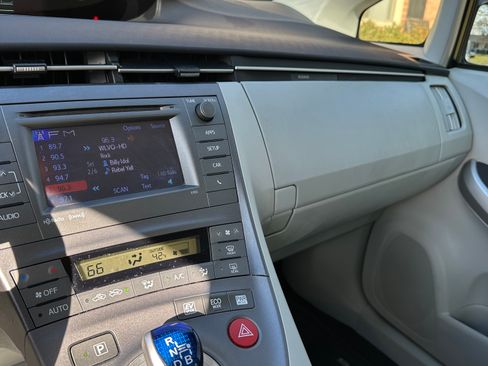 Used 2013 Toyota Prius Three image 13