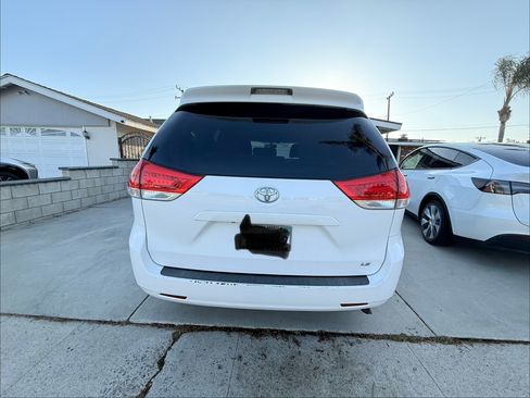 Used 2014 Toyota Sienna LE FWD image 6
