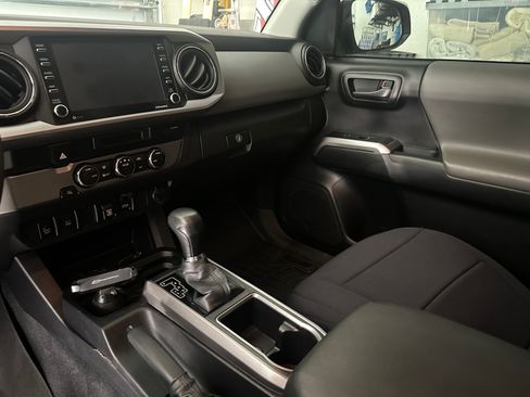 Used 2022 Toyota Tacoma SR5 image 9
