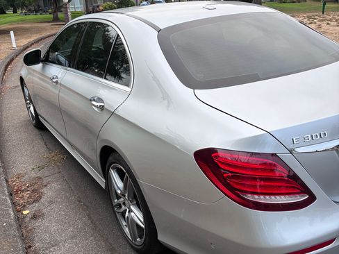 Used 2017 Mercedes-Benz E 300 4MATIC image 13
