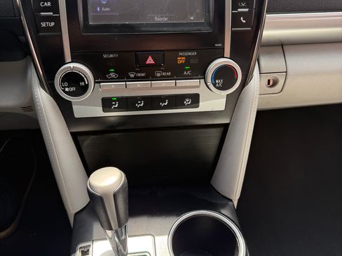 Used 2014 Toyota Camry LE FWD image 16