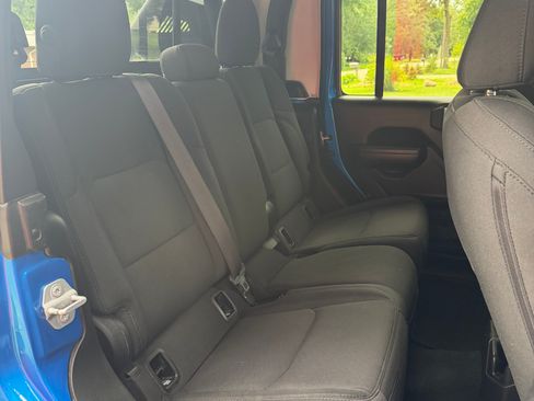 Used 2021 Jeep Gladiator Sport AWD/4WD image 19
