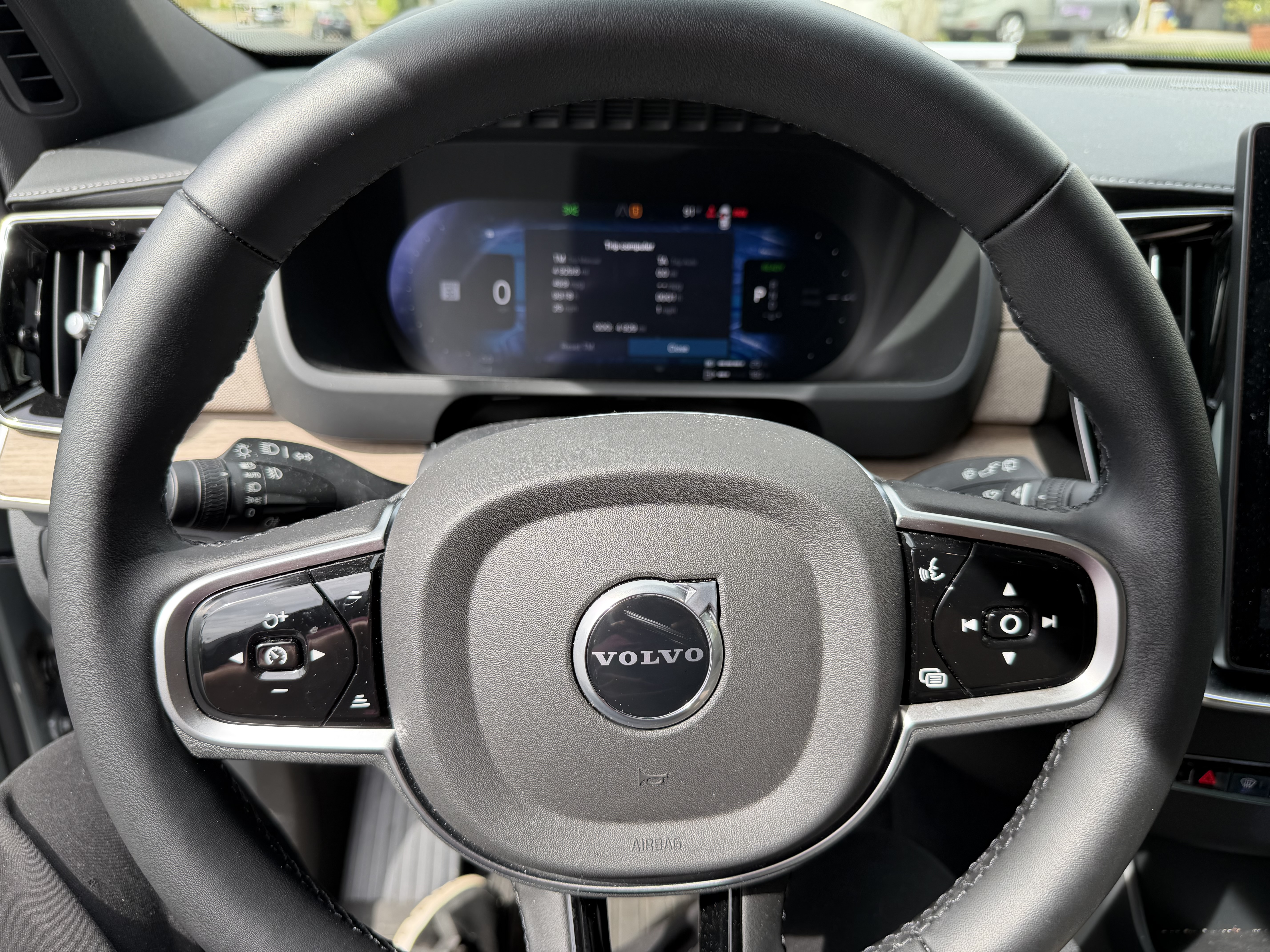Used 2026 Volvo XC90 T8 Plus w/ Protection Package Premier AWD/4WD image 13