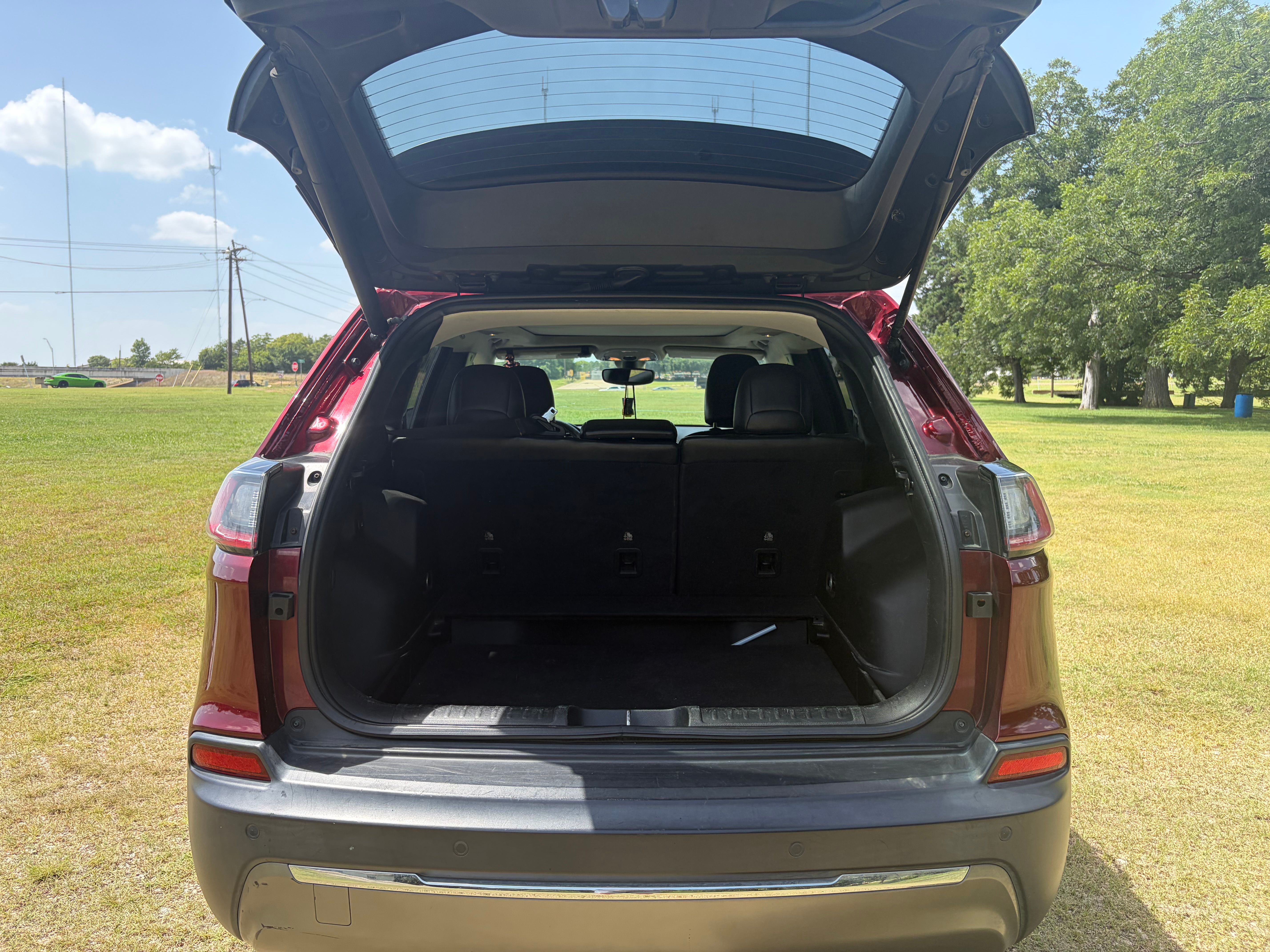Used 2019 Jeep Cherokee Limited FWD image 8