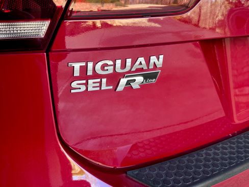 Used 2018 Volkswagen Tiguan SEL w/ R-Line Package image 13