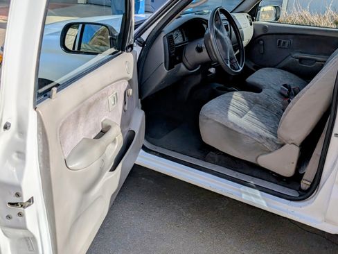 Used 2003 Toyota Tacoma 2WD Regular Cab image 8