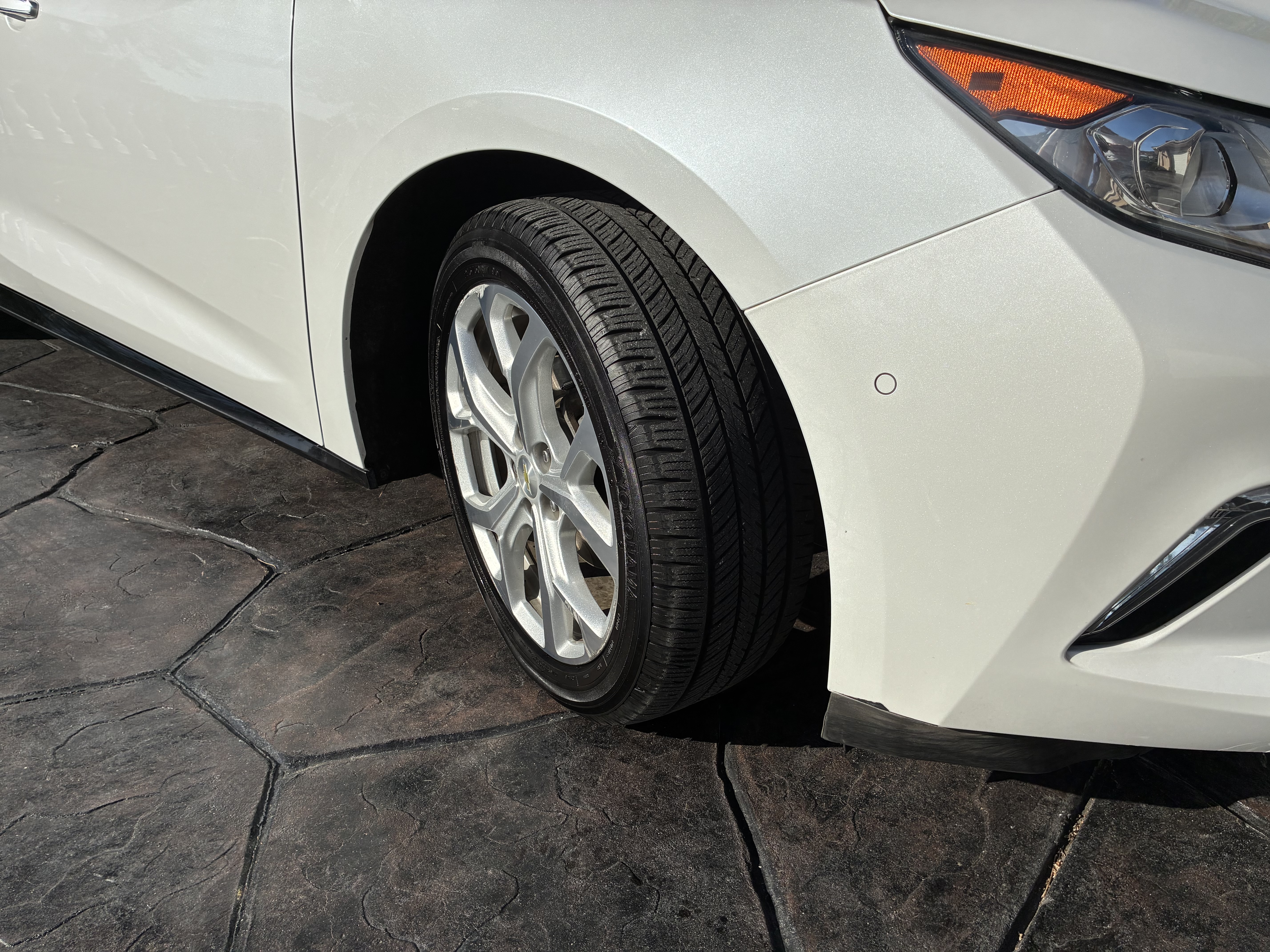Used 2016 Chevrolet Volt Premier w/ Driver Confidence Package FWD image 12