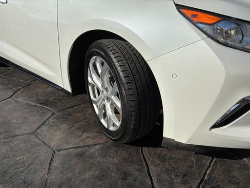 Used 2016 Chevrolet Volt Premier w/ Driver Confidence Package FWD image 12