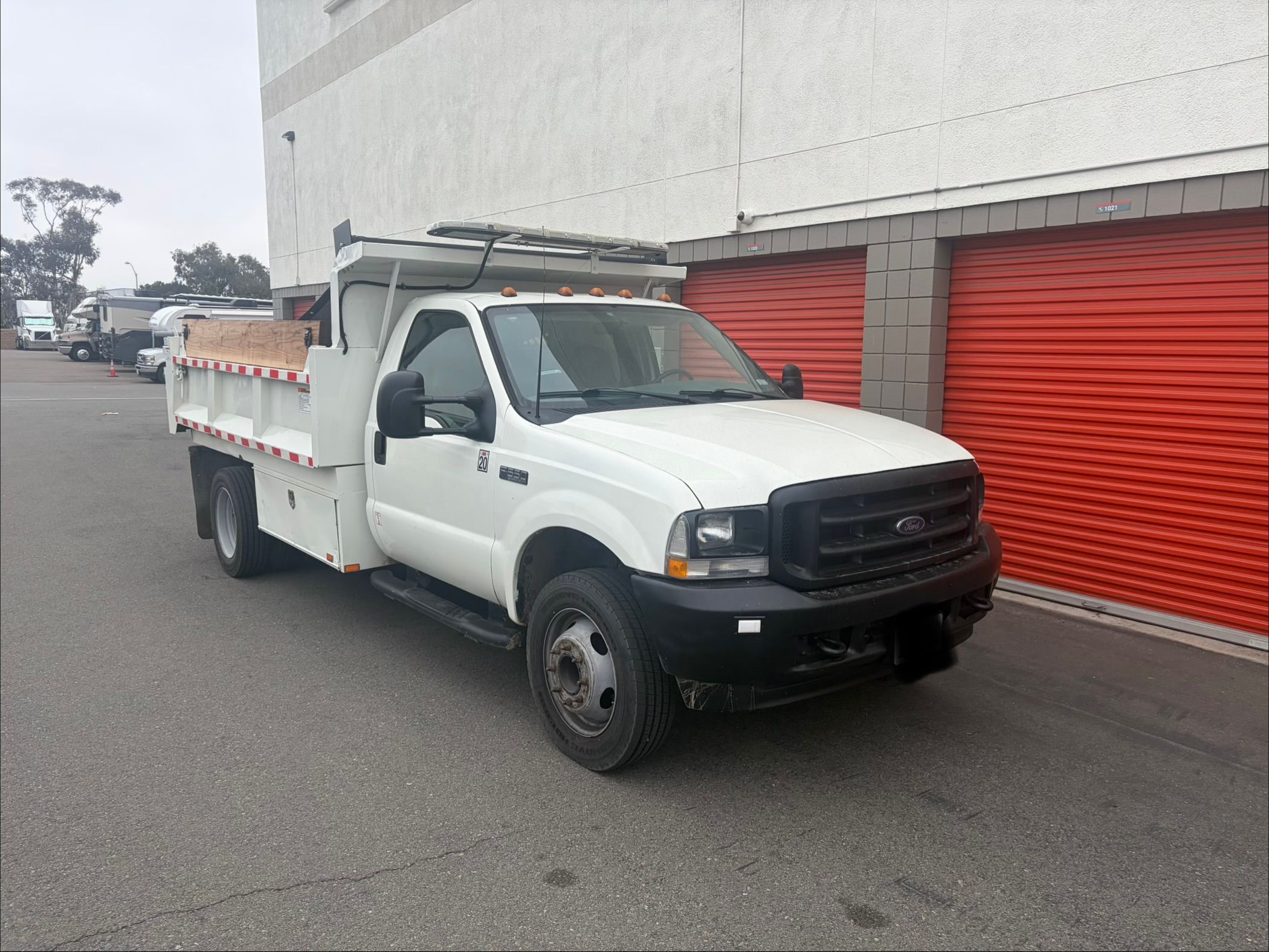 Used 2002 Ford F550 2WD Regular Cab Super Duty image 1