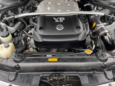 Used 2005 Nissan 350Z Touring RWD image 10