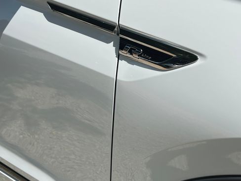 Used 2020 Volkswagen Tiguan SE R-Line image 9