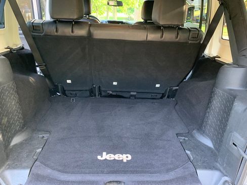 Used 2017 Jeep Wrangler Unlimited Sahara AWD/4WD image 20