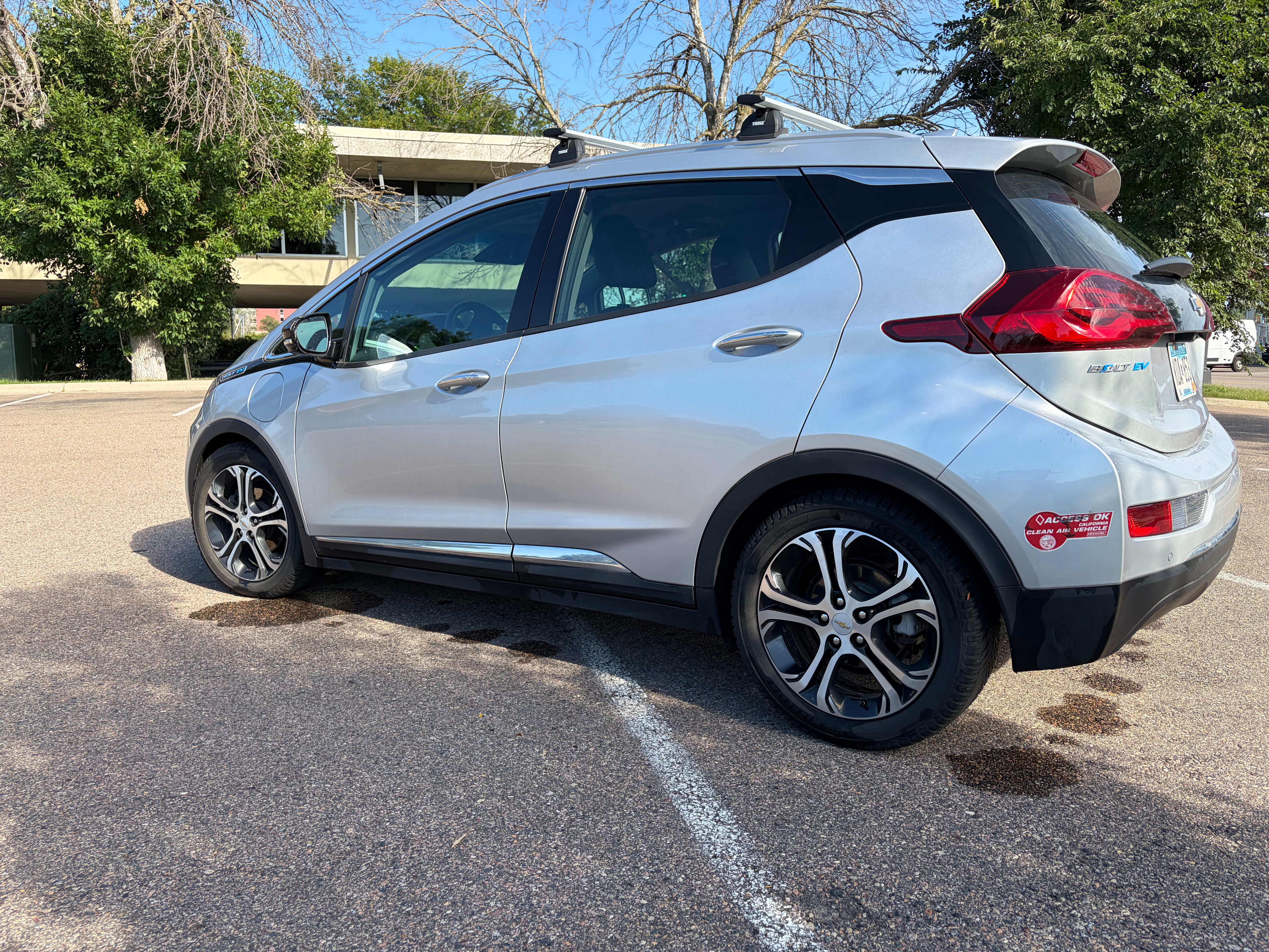 Used 2017 Chevrolet Bolt Premier w/ Driver Confidence II Package FWD image 1