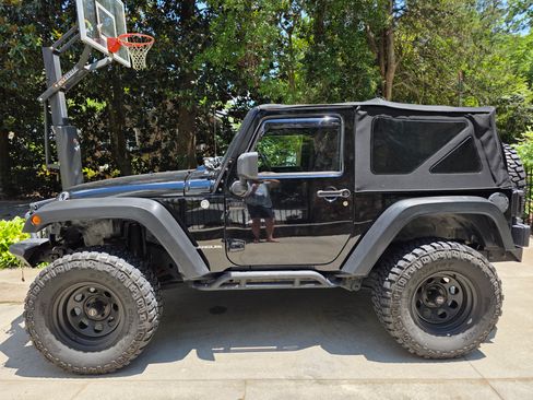 Used 2011 Jeep Wrangler Rubicon AWD/4WD image 5