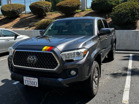 Used 2019 Toyota Tacoma SR5 RWD image 2