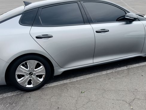 Used 2017 Kia Optima EX w/ Technology Package image 2