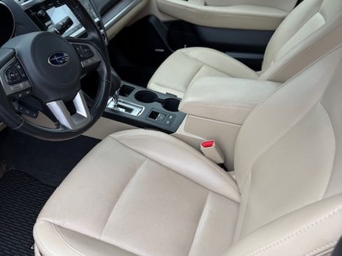 Used 2017 Subaru Outback 3.6R Limited image 9
