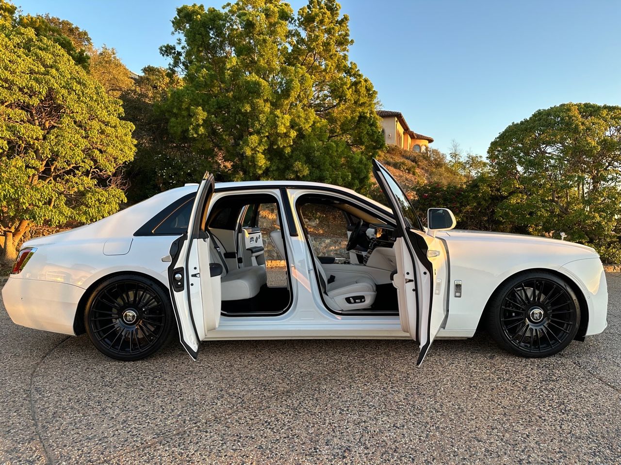 Used 2022 Rolls-Royce Ghost AWD/4WD image 2