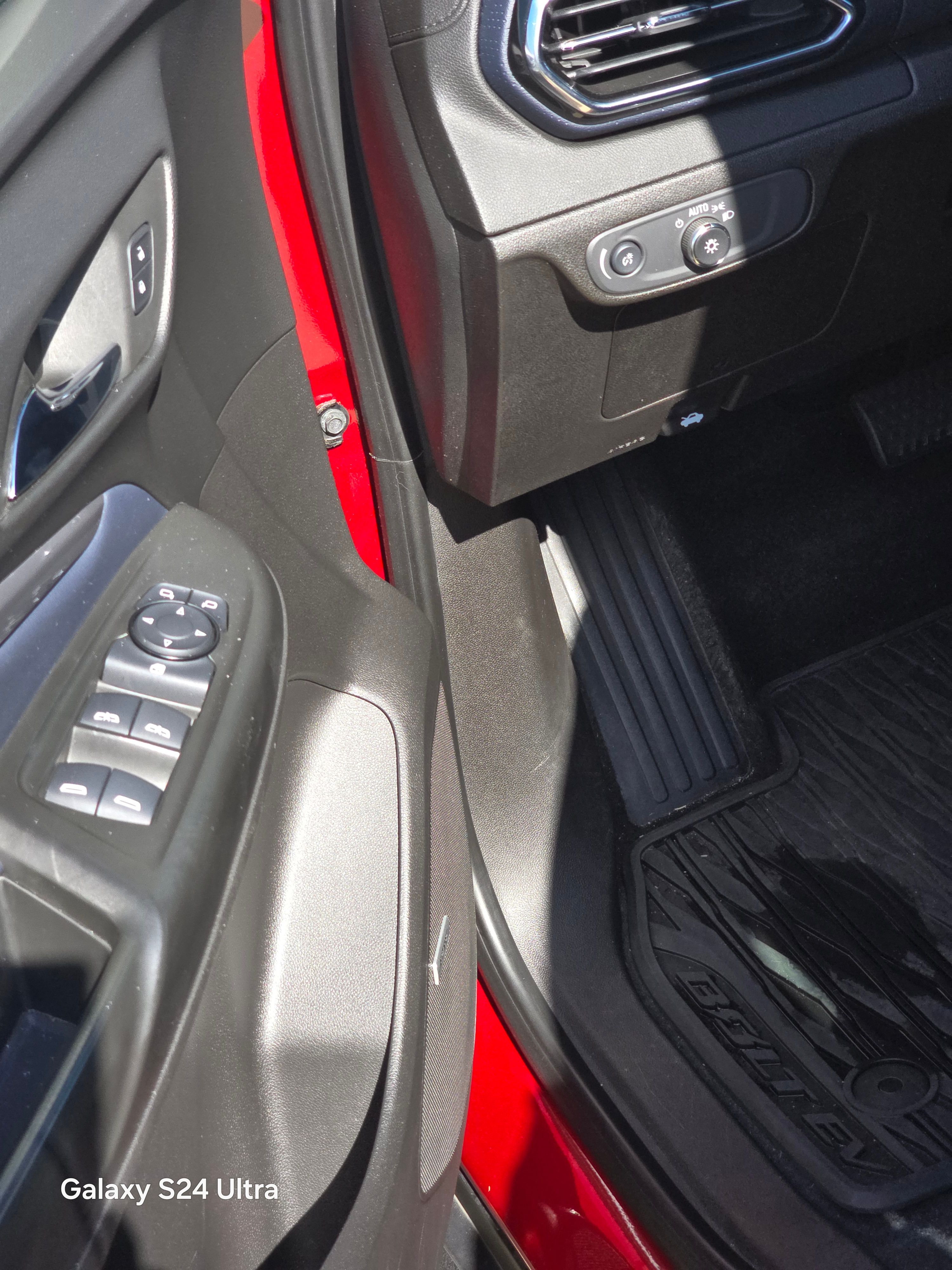 Used 2022 Chevrolet Bolt EUV Premier w/ Sun & Sound Package FWD image 9