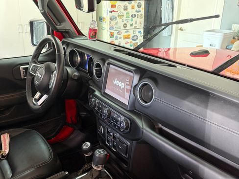 Used 2020 Jeep Wrangler Unlimited Sahara AWD/4WD image 10
