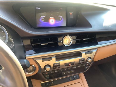Used 2017 Lexus ES 350 image 10
