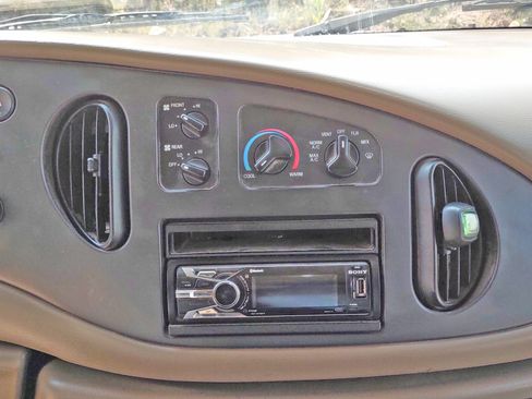 Used 2008 Ford E-350 and Econoline 350 XLT image 10