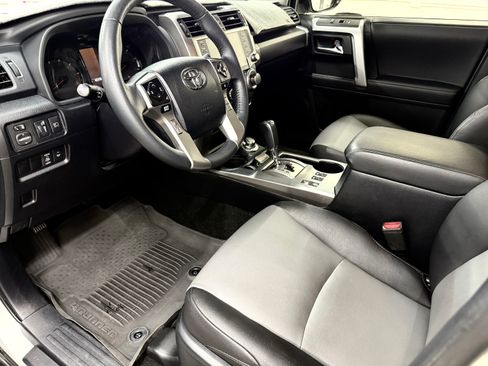 Used 2022 Toyota 4Runner SR5 Premium image 10