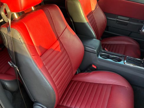 Used 2014 Dodge Challenger SXT image 9