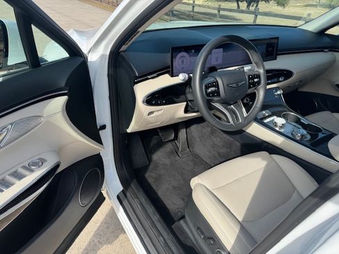 Used 2026 Genesis GV70 2.5T image 8