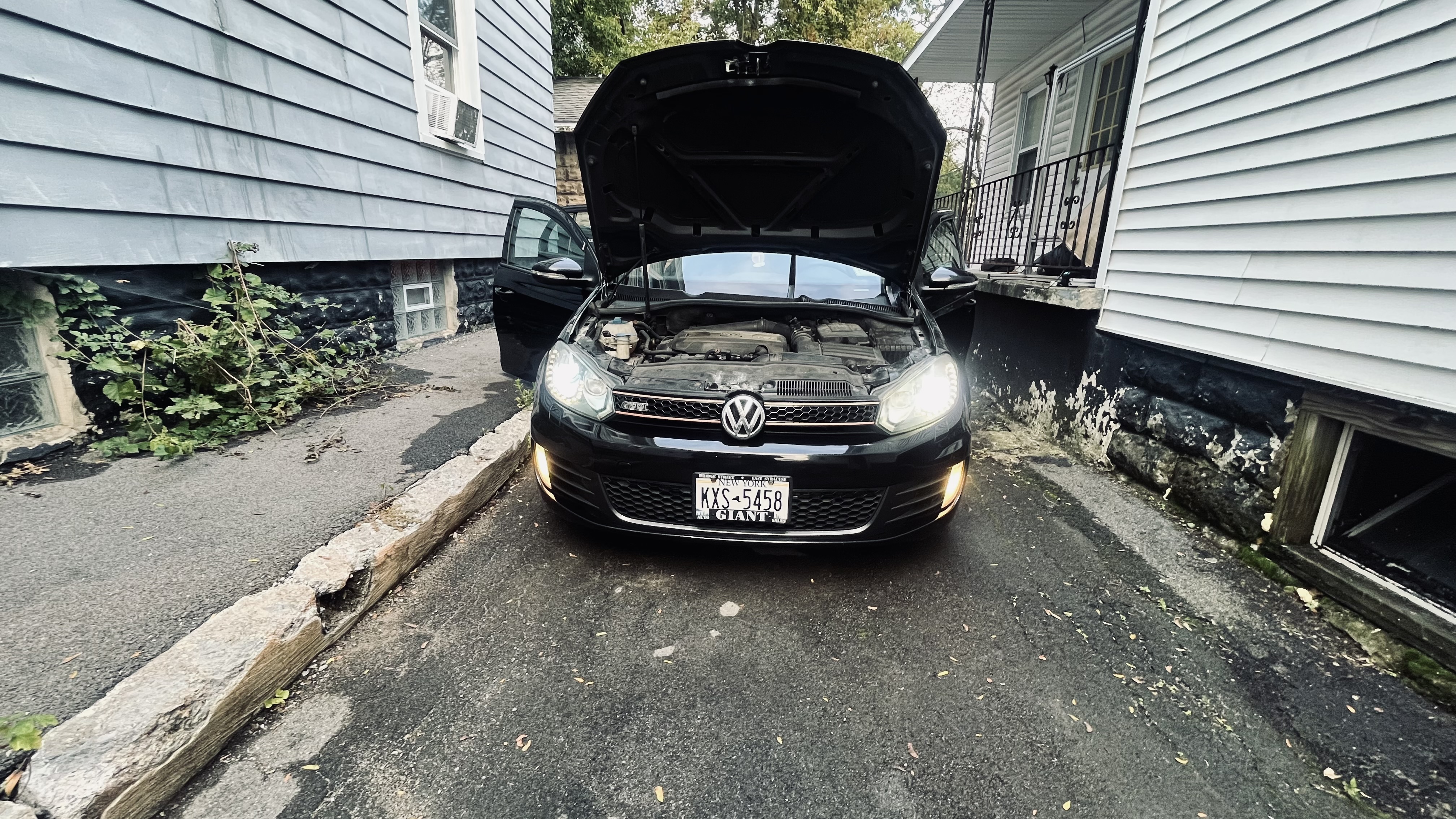Used 2012 Volkswagen GTI Autobahn FWD image 30