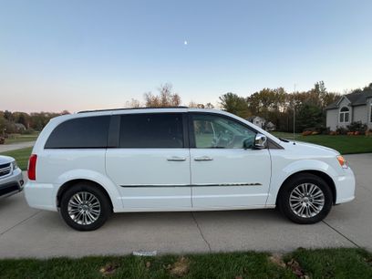 Used 2016 Chrysler Town & Country Touring-L