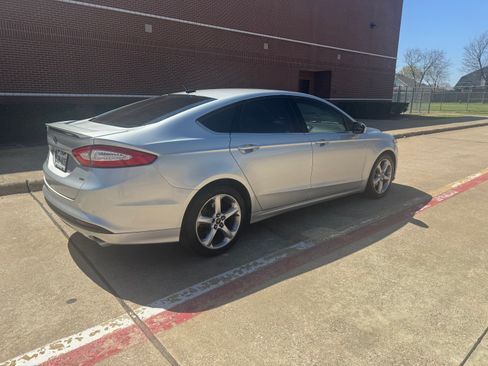 Used 2014 Ford Fusion SE image 5