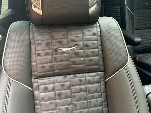 Used 2023 Cadillac Escalade V w/ LPO, ONYX Package image 25