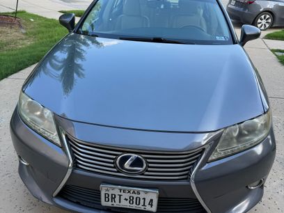 Used 2013 Lexus ES 300h w/ Premium Pkg