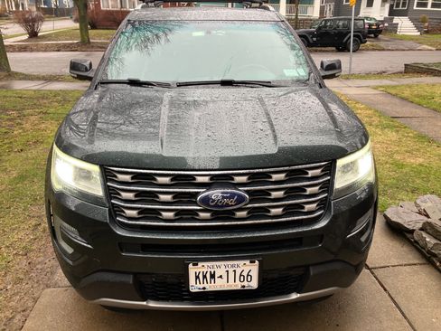 Used 2016 Ford Explorer XLT w/ Equipment Group 202A image 1