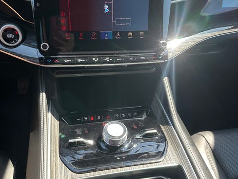 Used 2022 Jeep Wagoneer Series III w/ Premium Group I image 5