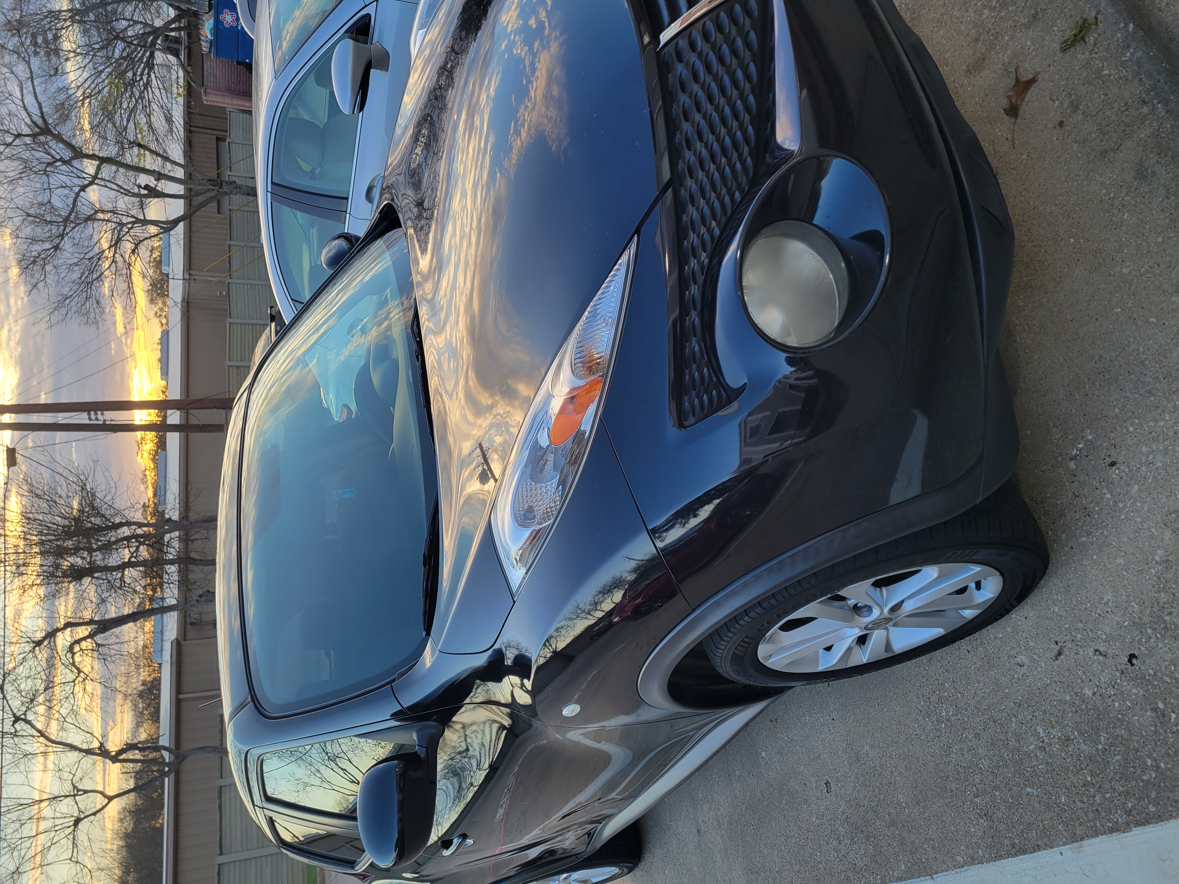 Used 2011 Nissan Juke SV FWD image 1