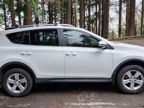 Used 2013 Toyota RAV4 XLE image 4