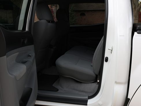 Used 2010 Toyota Tacoma PreRunner image 9